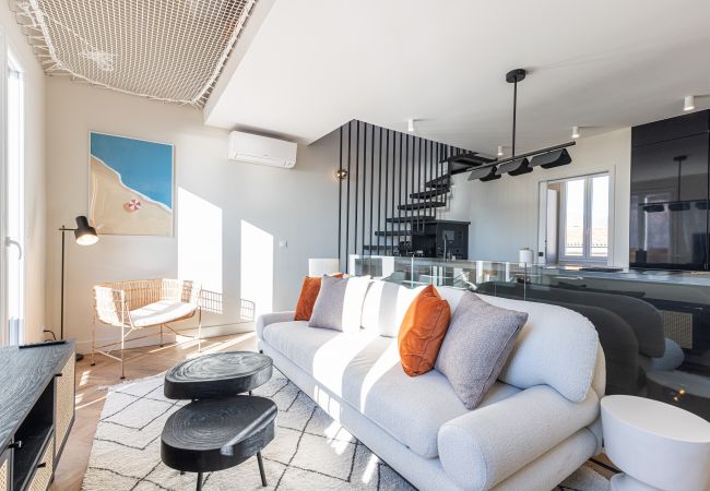 Apartment in Nice - Beautiful modern duplex facing the Port Apartment in Nice - Beautiful modern duplex facing the Port