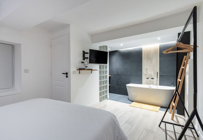 Apartment in Nice - Loft in the heart of Old City - 2 bedrooms - A/C Apartment in Nice - Loft in the heart of Old City - 2 bedrooms - A/C