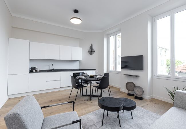 Apartment in Nice - Beautiful 3-room apartment in the heart of the Old Town Apartment in Nice - Beautiful 3-room apartment in the heart of the Old Town