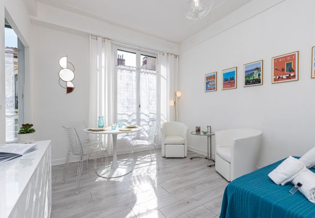 Studio in Nice -  Magnificent Art Deco Studio - City center Studio in Nice -  Magnificent Art Deco Studio - City center