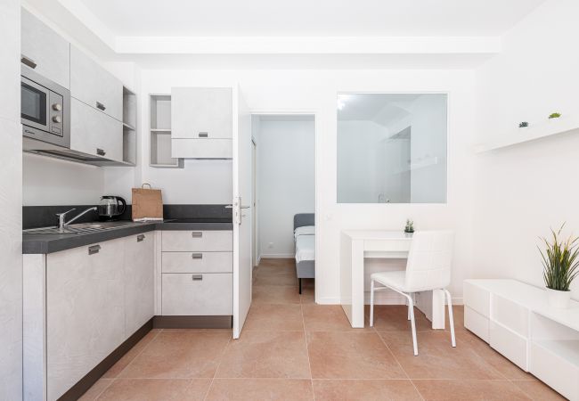 Apartment in Nice - Air-conditioned apartment - Terrace - Peaceful Apartment in Nice - Air-conditioned apartment - Terrace - Peaceful