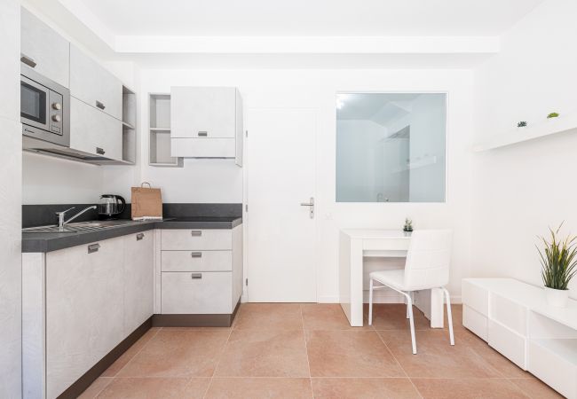 Apartment in Nice - Air-conditioned apartment - Terrace - Peaceful Apartment in Nice - Air-conditioned apartment - Terrace - Peaceful