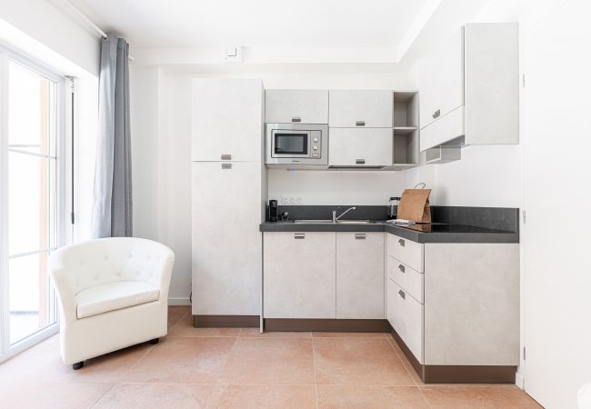 Apartment in Nice - Air-conditioned apartment - Terrace - Peaceful Apartment in Nice - Air-conditioned apartment - Terrace - Peaceful