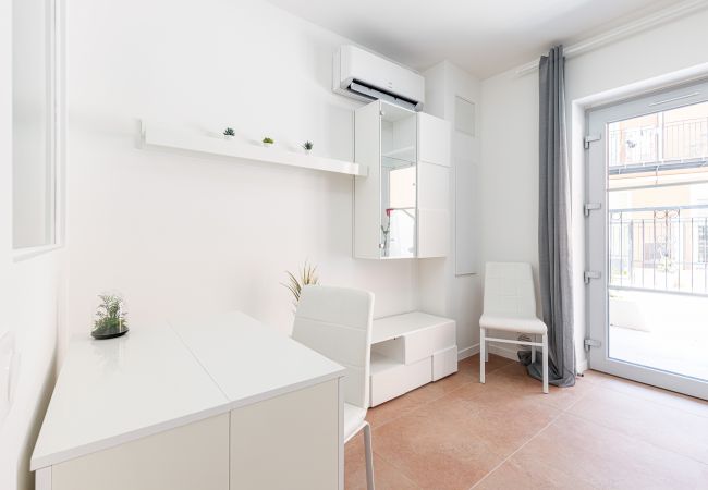 Apartment in Nice - Air-conditioned apartment - Terrace - Peaceful Apartment in Nice - Air-conditioned apartment - Terrace - Peaceful