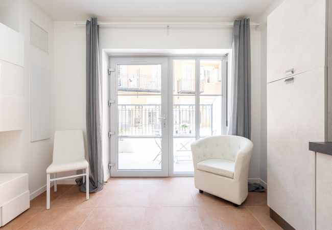 Apartment in Nice - Air-conditioned apartment - Terrace - Peaceful Apartment in Nice - Air-conditioned apartment - Terrace - Peaceful