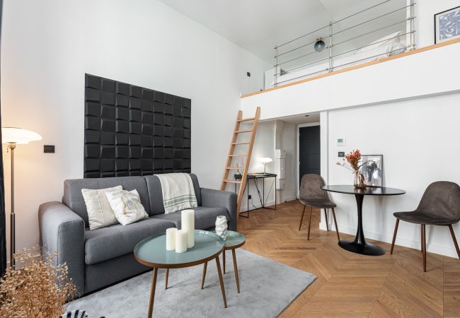  in Nice - Renovated mezzanine studio - AC - 300m Jean Médecin