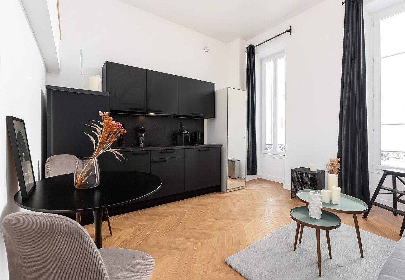 Studio in Nice - Renovated mezzanine studio - AC - 300m Jean Médecin