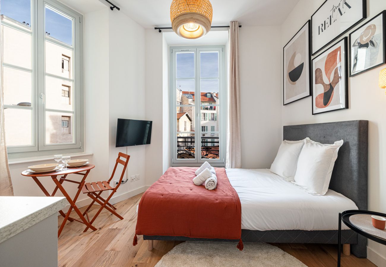 Studio in Nice - Charming Studio - Hyper Centre - A/C