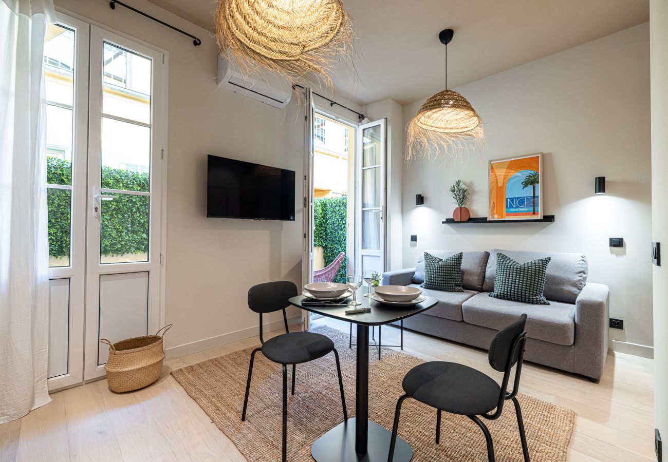 Studio in Nice - Studio with terrace - AC - Port Area