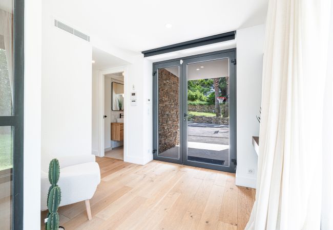 Villa in Mougins - Unique Villa - Contemporary - Swimming pool - Air conditioning Villa in Mougins - Unique Villa - Contemporary - Swimming pool - Air conditioning