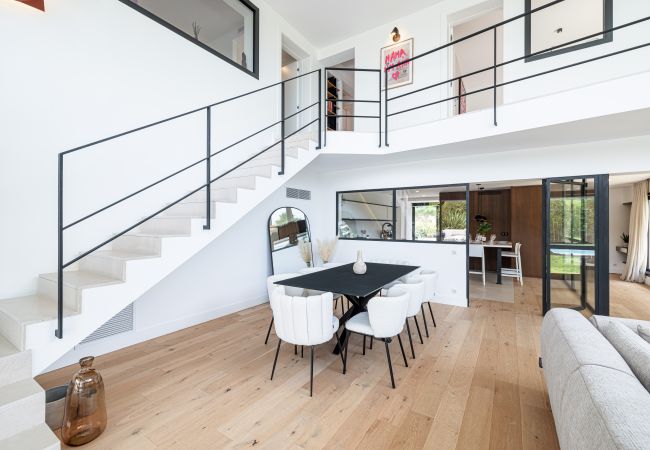 Villa in Mougins - Unique Villa - Contemporary - Swimming pool - Air conditioning Villa in Mougins - Unique Villa - Contemporary - Swimming pool - Air conditioning