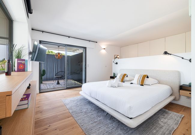 Villa in Mougins - Unique Villa - Contemporary - Swimming pool - Air conditioning Villa in Mougins - Unique Villa - Contemporary - Swimming pool - Air conditioning