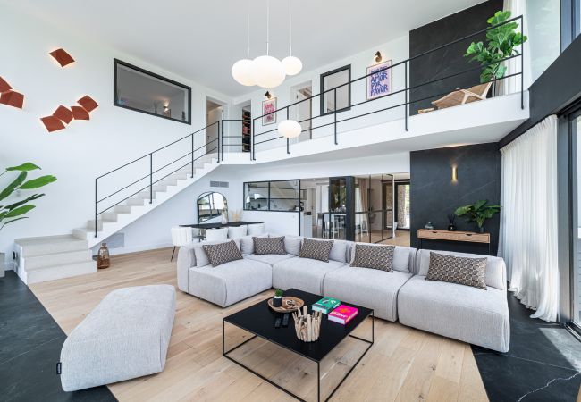 Villa in Mougins - Unique Villa - Contemporary - Swimming pool - Air conditioning Villa in Mougins - Unique Villa - Contemporary - Swimming pool - Air conditioning