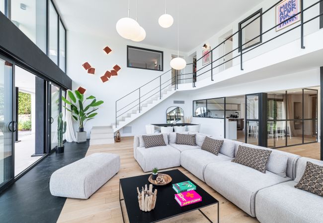 Villa in Mougins - Unique Villa - Contemporary - Swimming pool - Air conditioning Villa in Mougins - Unique Villa - Contemporary - Swimming pool - Air conditioning