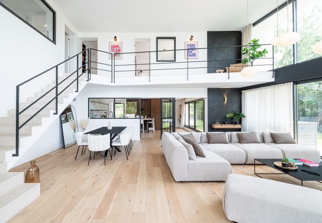 Villa in Mougins - Unique Villa - Contemporary - Swimming pool - Air conditioning Villa in Mougins - Unique Villa - Contemporary - Swimming pool - Air conditioning