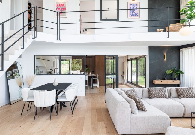 Villa in Mougins - Unique Villa - Contemporary - Swimming pool - Air conditioning Villa in Mougins - Unique Villa - Contemporary - Swimming pool - Air conditioning