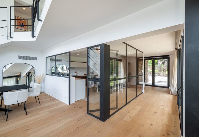 Villa in Mougins - Unique Villa - Contemporary - Swimming pool - Air conditioning Villa in Mougins - Unique Villa - Contemporary - Swimming pool - Air conditioning