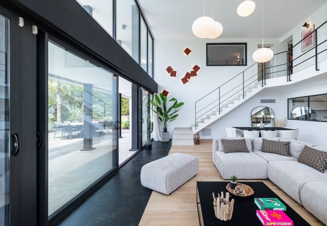 Villa in Mougins - Unique Villa - Contemporary - Swimming pool - Air conditioning Villa in Mougins - Unique Villa - Contemporary - Swimming pool - Air conditioning