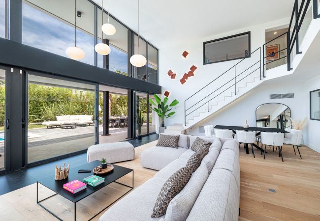 Villa in Mougins - Unique Villa - Contemporary - Swimming pool - Air conditioning Villa in Mougins - Unique Villa - Contemporary - Swimming pool - Air conditioning