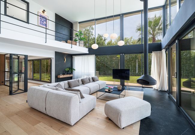 Villa in Mougins - Unique Villa - Contemporary - Swimming pool - Air conditioning Villa in Mougins - Unique Villa - Contemporary - Swimming pool - Air conditioning