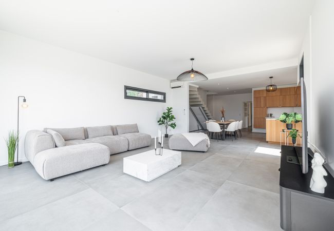 House in Nice - Contemporary villa Crémat - Swimming pool - AC House in Nice - Contemporary villa Crémat - Swimming pool - AC