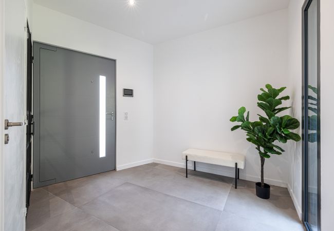 House in Nice - Contemporary villa Crémat - Swimming pool - AC House in Nice - Contemporary villa Crémat - Swimming pool - AC