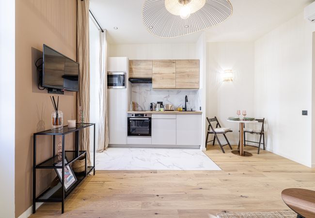 Apartment in Nice - Beautiful 1 bedroom apt - AC - Near train station Apartment in Nice - Beautiful 1 bedroom apt - AC - Near train station