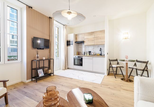 Apartment in Nice - Beautiful 1 bedroom apt - AC - Near train station Apartment in Nice - Beautiful 1 bedroom apt - AC - Near train station
