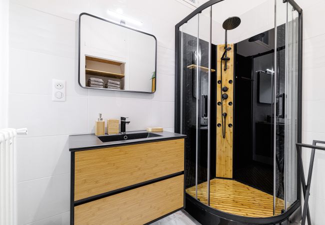 Apartment in Nice - Spacious apartment - Port District - 6 people Apartment in Nice - Spacious apartment - Port District - 6 people