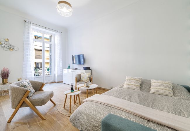 Apartment in Nice - Spacious apartment - Port District - 6 people Apartment in Nice - Spacious apartment - Port District - 6 people