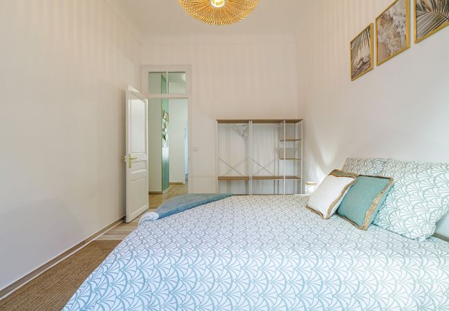 Apartment in Nice - Spacious apartment - Port District - 6 people Apartment in Nice - Spacious apartment - Port District - 6 people