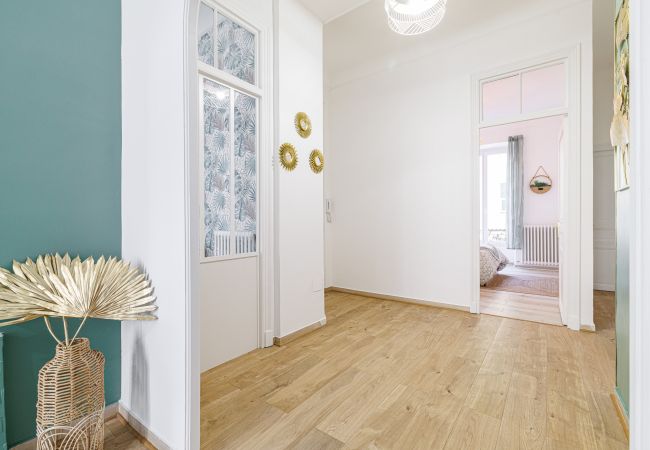 Apartment in Nice - Spacious apartment - Port District - 6 people Apartment in Nice - Spacious apartment - Port District - 6 people