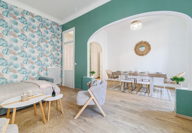 Apartment in Nice - Spacious apartment - Port District - 6 people Apartment in Nice - Spacious apartment - Port District - 6 people