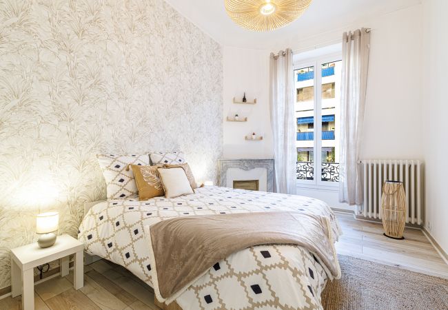 Apartment in Nice - Spacious apartment - Port District - 6 people Apartment in Nice - Spacious apartment - Port District - 6 people