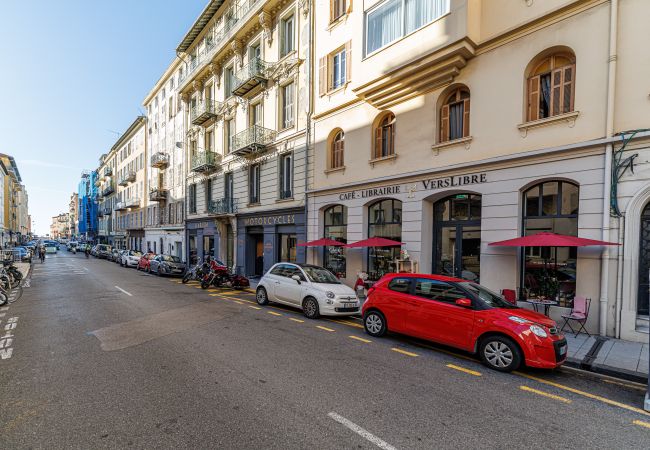 Apartment in Nice - Spacious apartment - Port District - 6 people Apartment in Nice - Spacious apartment - Port District - 6 people