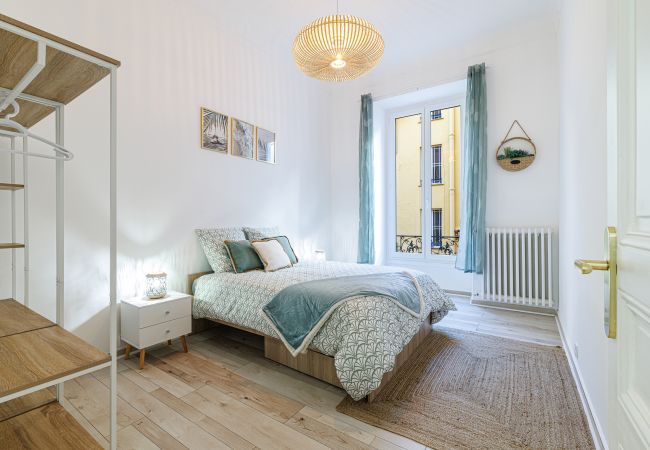 Apartment in Nice - Spacious apartment - Port District - 6 people Apartment in Nice - Spacious apartment - Port District - 6 people