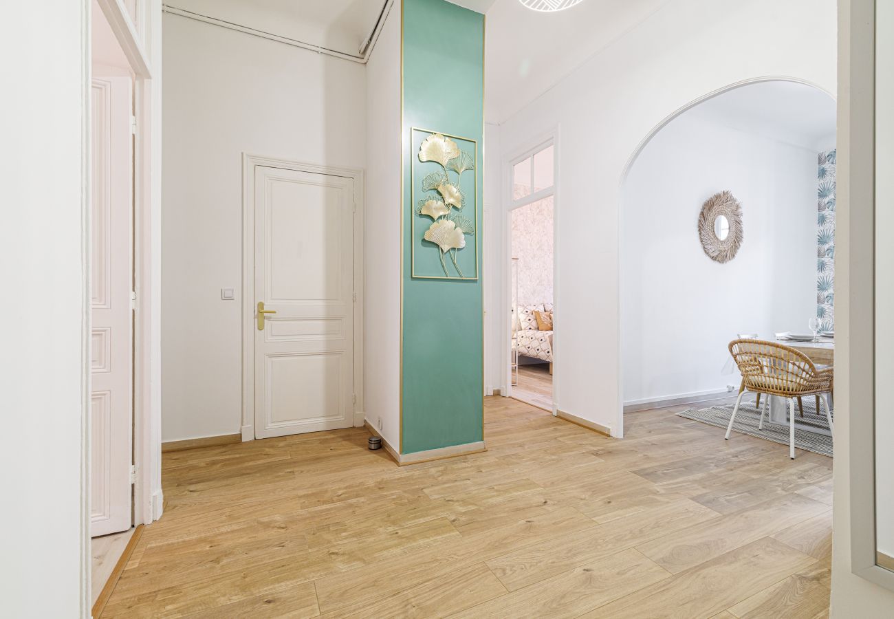 Apartment in Nice - Spacious apartment - Port District - 6 people Apartment in Nice - Spacious apartment - Port District - 6 people