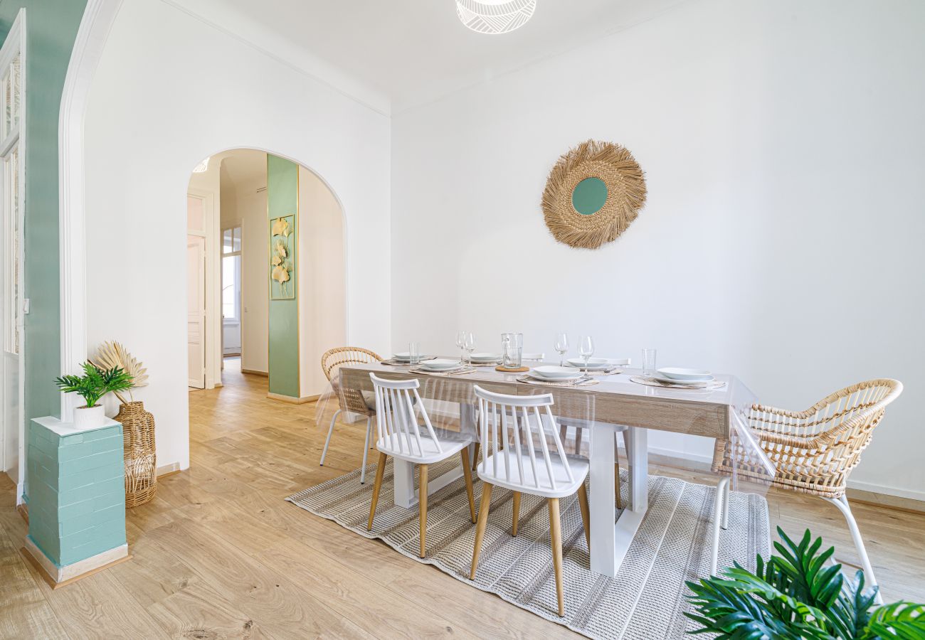 Apartment in Nice - Spacious apartment - Port District - 6 people Apartment in Nice - Spacious apartment - Port District - 6 people