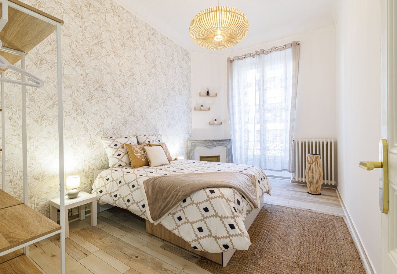 Apartment in Nice - Spacious apartment - Port District - 6 people Apartment in Nice - Spacious apartment - Port District - 6 people