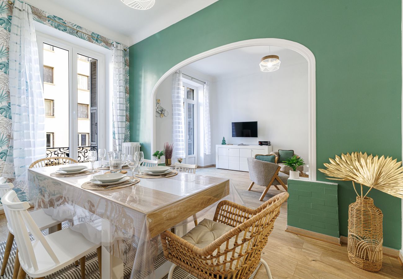 Apartment in Nice - Spacious apartment - Port District - 6 people Apartment in Nice - Spacious apartment - Port District - 6 people