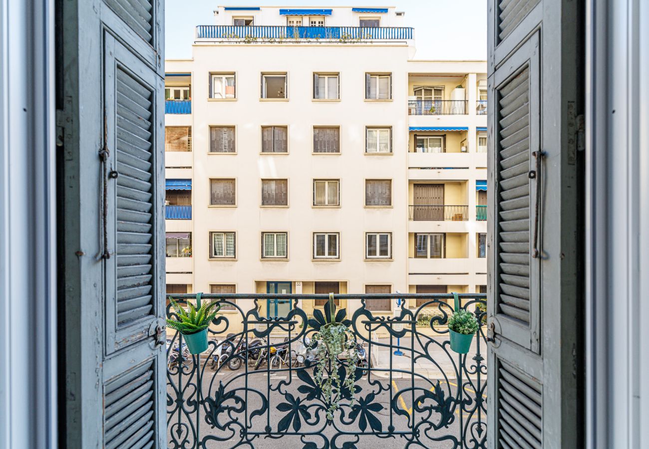 Apartment in Nice - Spacious apartment - Port District - 6 people Apartment in Nice - Spacious apartment - Port District - 6 people
