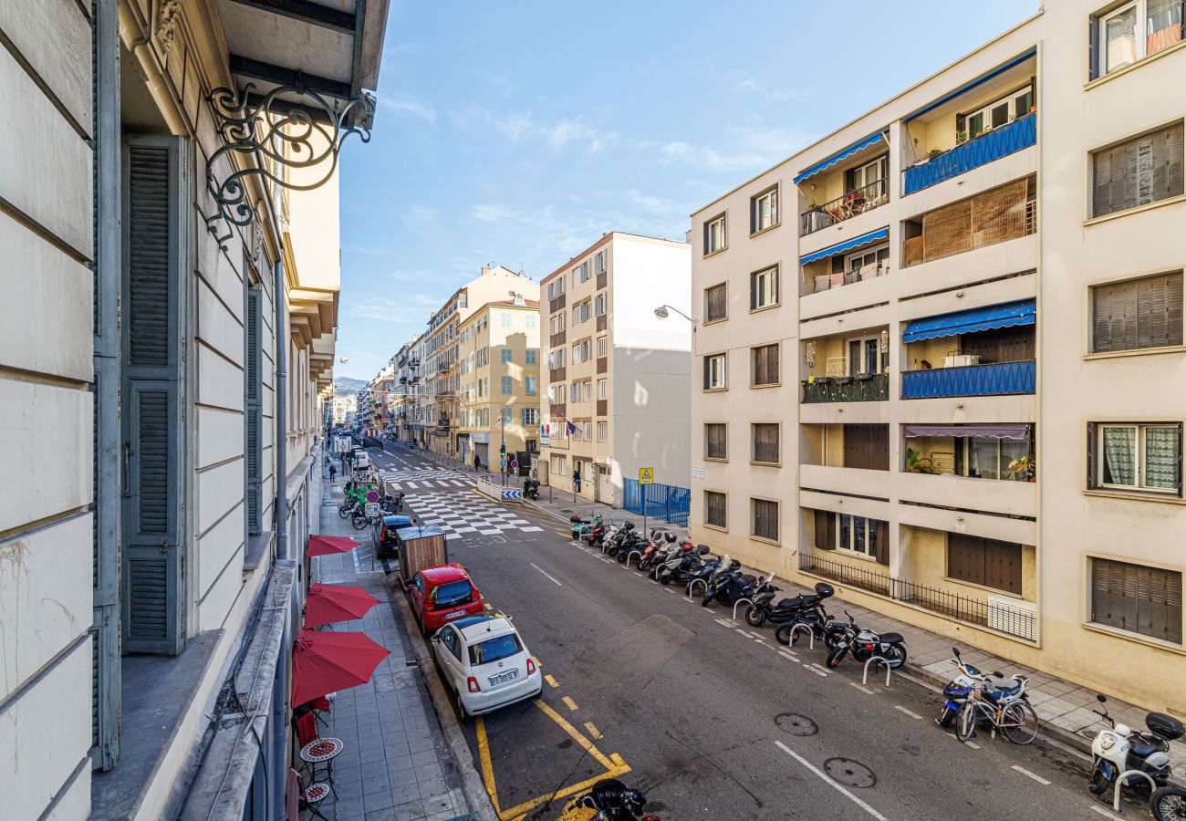 Apartment in Nice - Spacious apartment - Port District - 6 people Apartment in Nice - Spacious apartment - Port District - 6 people