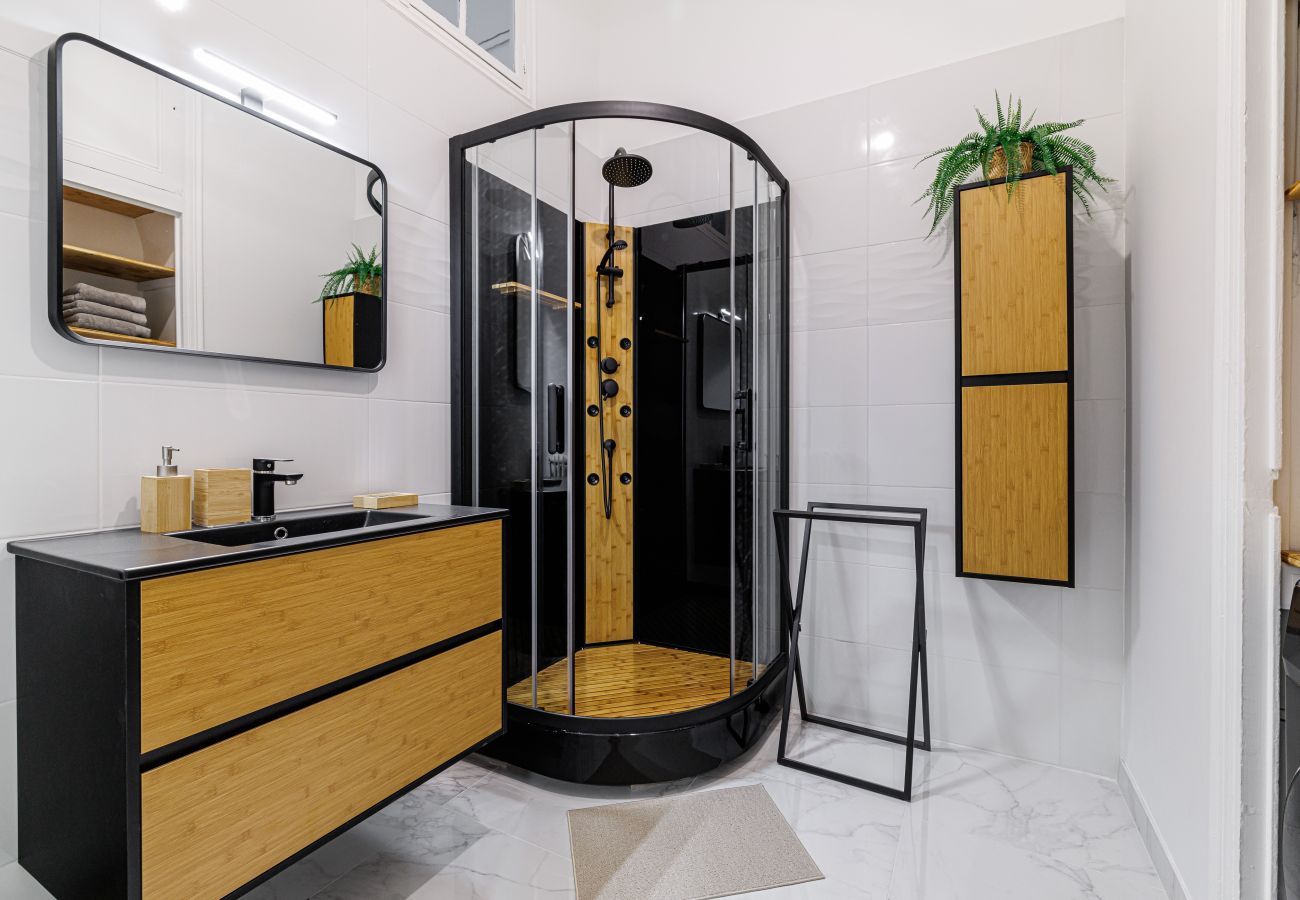 Apartment in Nice - Spacious apartment - Port District - 6 people Apartment in Nice - Spacious apartment - Port District - 6 people