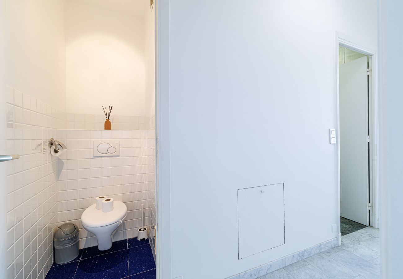 Apartment in Nice - Spacious apt 1 bedroom with terrace - Magnificent clear seaview Apartment in Nice - Spacious apt 1 bedroom with terrace - Magnificent clear seaview