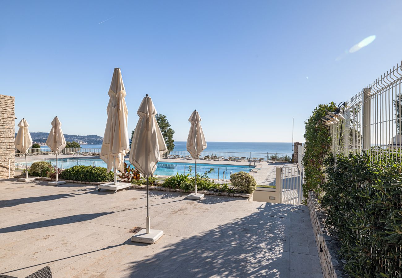 Apartment in Nice - Spacious apt 1 bedroom with terrace - Magnificent clear seaview Apartment in Nice - Spacious apt 1 bedroom with terrace - Magnificent clear seaview