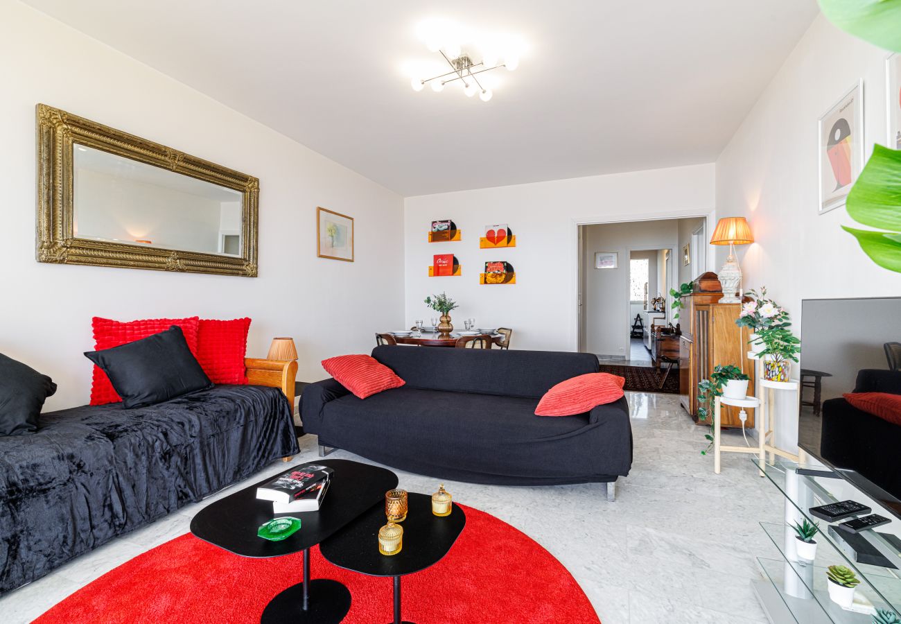 Apartment in Nice - Spacious apt 1 bedroom with terrace - Magnificent clear seaview Apartment in Nice - Spacious apt 1 bedroom with terrace - Magnificent clear seaview