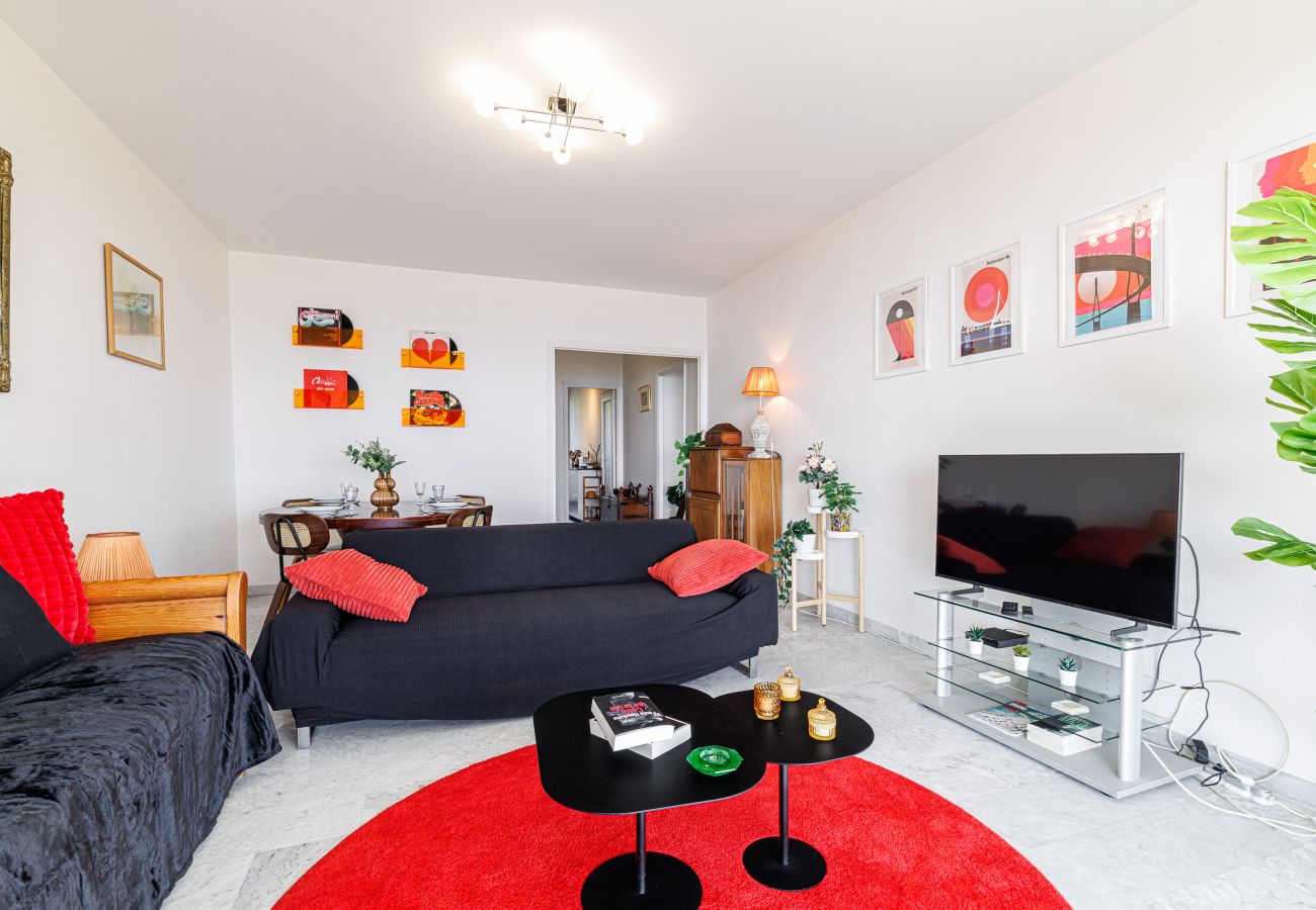 Apartment in Nice - Spacious apt 1 bedroom with terrace - Magnificent clear seaview Apartment in Nice - Spacious apt 1 bedroom with terrace - Magnificent clear seaview