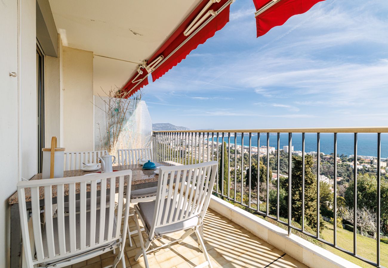 Apartment in Nice - Spacious apt 1 bedroom with terrace - Magnificent clear seaview Apartment in Nice - Spacious apt 1 bedroom with terrace - Magnificent clear seaview