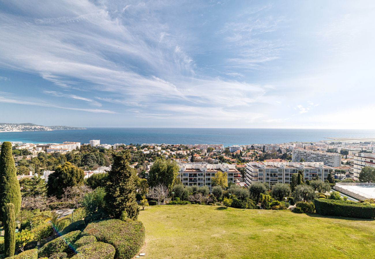 Apartment in Nice - Spacious apt 1 bedroom with terrace - Magnificent clear seaview Apartment in Nice - Spacious apt 1 bedroom with terrace - Magnificent clear seaview