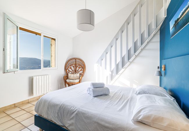 House in Aspremont - Provençal house with swimming pool - Stunning view House in Aspremont - Provençal house with swimming pool - Stunning view